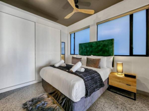 Captivating Apartment with City and Mountain Views